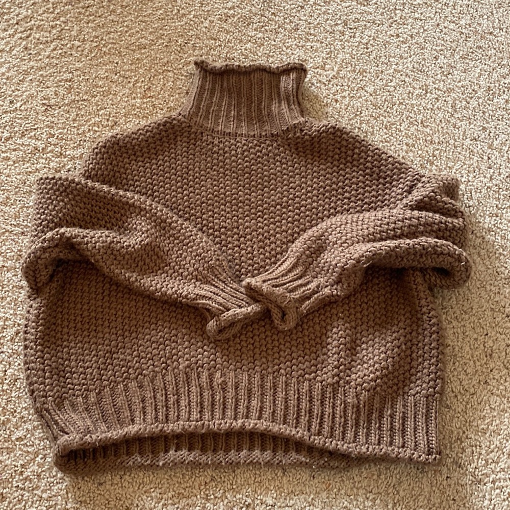 Crop turtle neck sweater